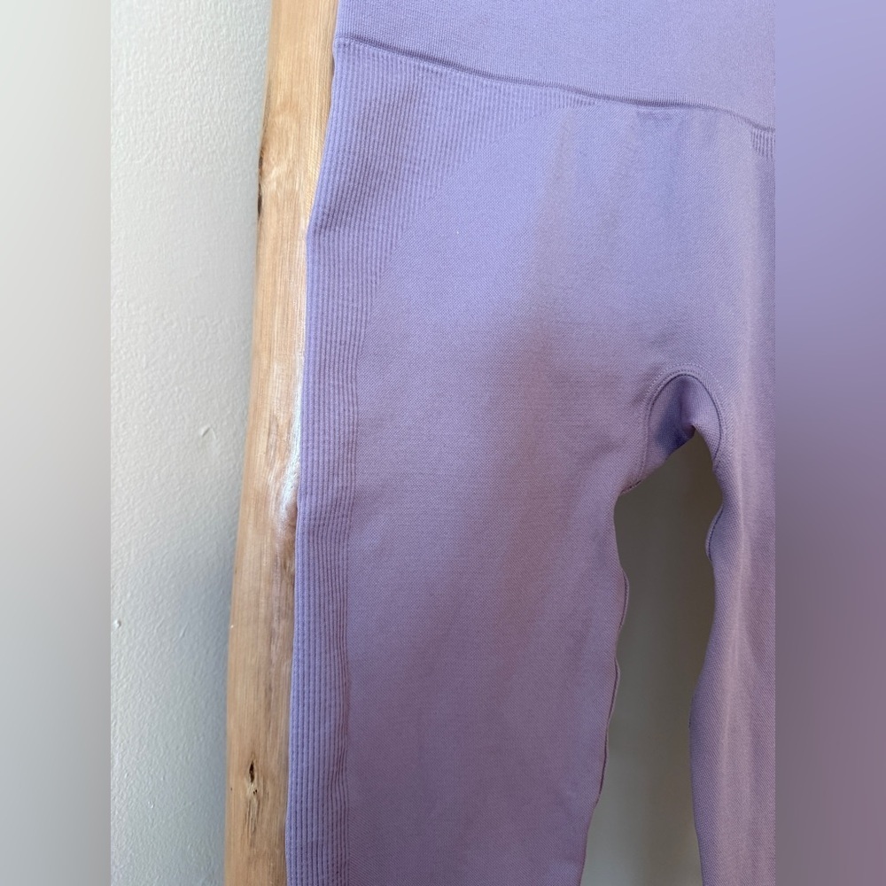 SET ACTIVE REVOLVE Leggings Size Small Havana Lilac Purple Seamless - Picture 2 of 5